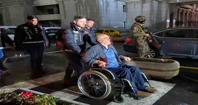 Uyuşturucu baronu, polisi karşısında görünce ellerini kaldırmış