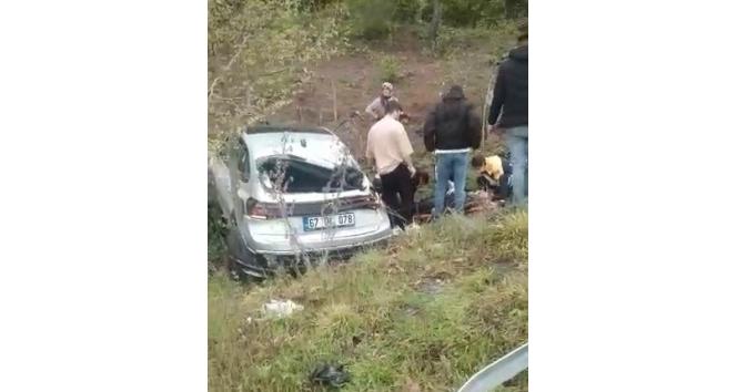 Yağışlı havada kontrolden çıkan otomobiller takla attı; 2 yaralı