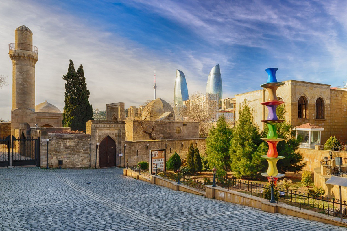 Azerbaycan’a girişlerde aşı kartı zorunluluğu kaldırıldı