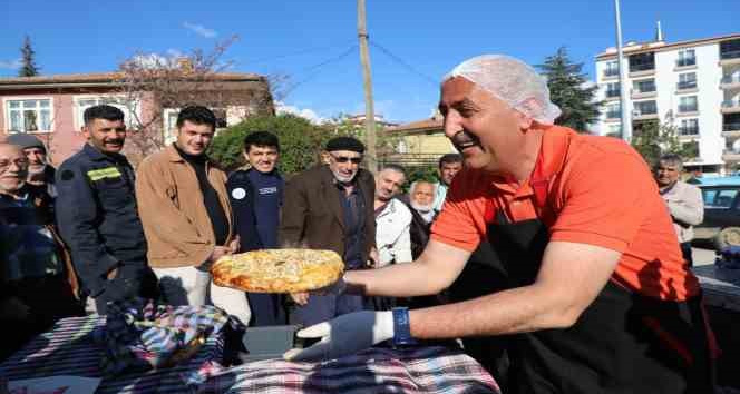 Yüzlerce vatandaşa Ramazan pidesi ücretsiz dağıtıldı