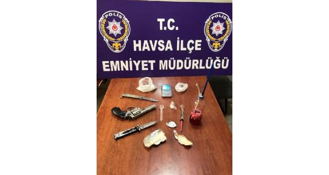 Edirne’de zehir tacirlerine düzenlenen operasyonda 5 kişi tutuklandı