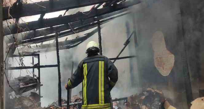 Karaman’da fırına ait depoda çıkan yangın büyümeden söndürüldü