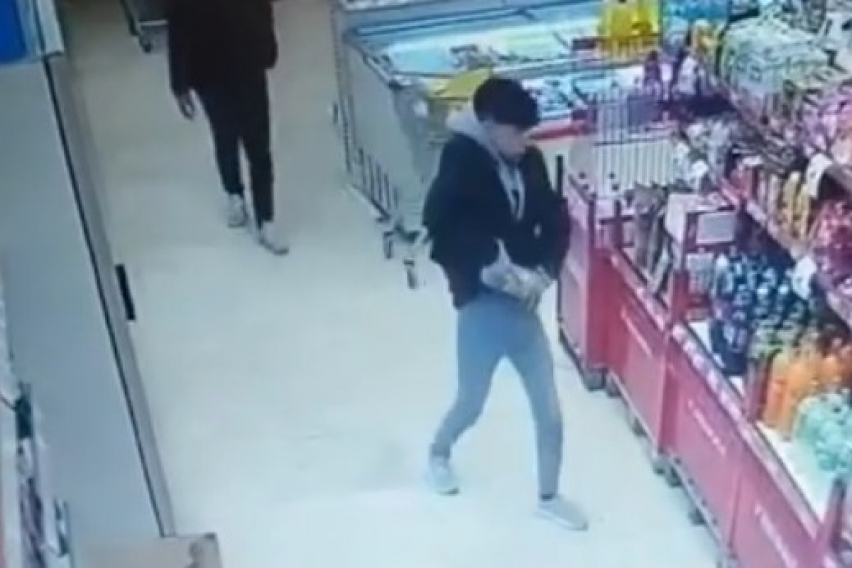 Tereyağı ve saç düzleştirici çalan hırsızlar kamerada