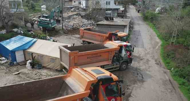 Depremin ardından Büyükşehir ekipleri 654 enkaz kaldırıldı