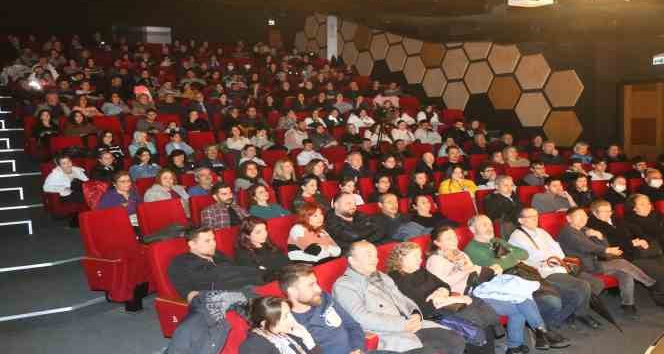 Merkezefendi Kent Tiyatrosu keyifli anlar yaşatıyor