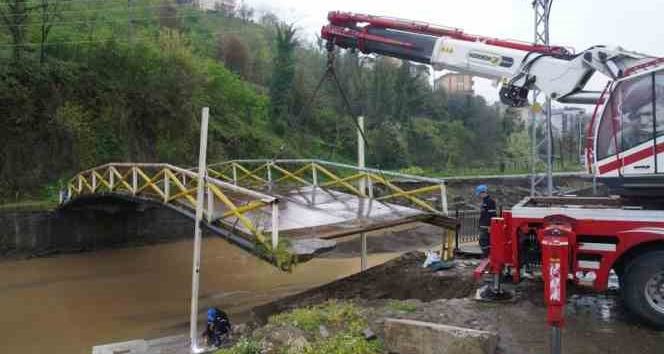 Selden hasar gören Yalıköy Deresi Köprüsü onarılıyor