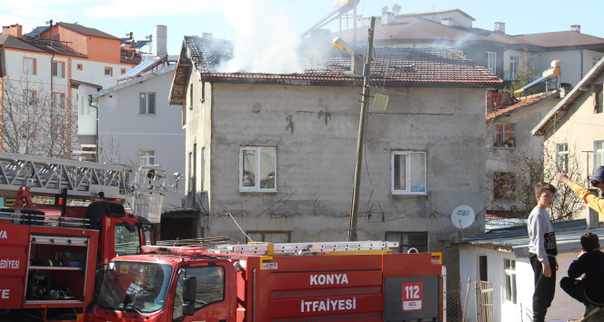 İlaç yazdırmaya gitti, evin çatısında yangın çıktı