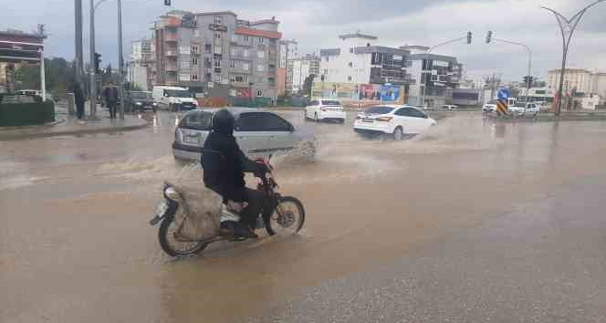 Osmaniye’de şiddetli yağmur ve dolu etkili oldu