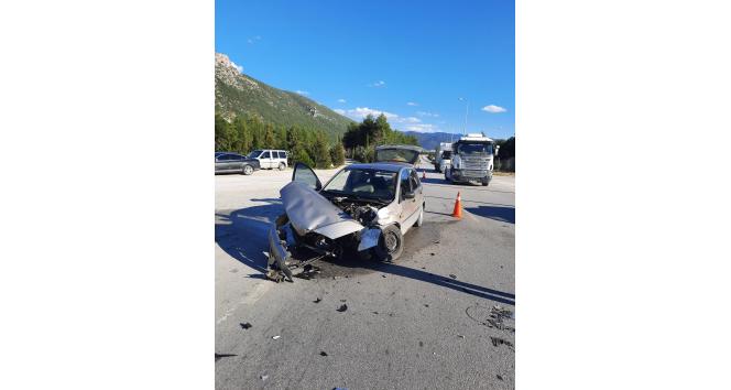 Burdur’da trafik kazası: 6’sı çocuk 13 yaralı