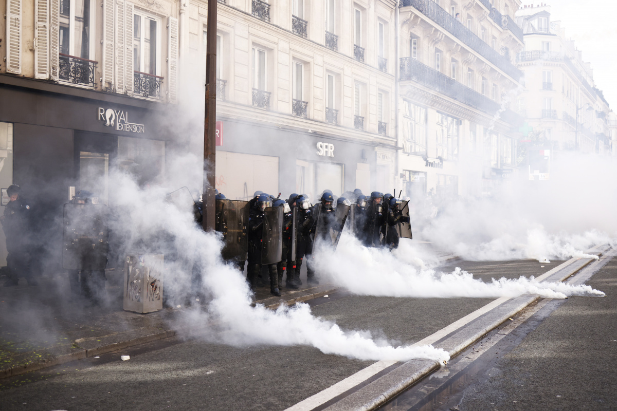Fransa&#039;da emeklilik reformuna karşı 12. kitlesel protesto düzenlendi