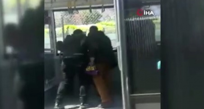 Metrobüste bıçaklı kavga: 3 yaralı