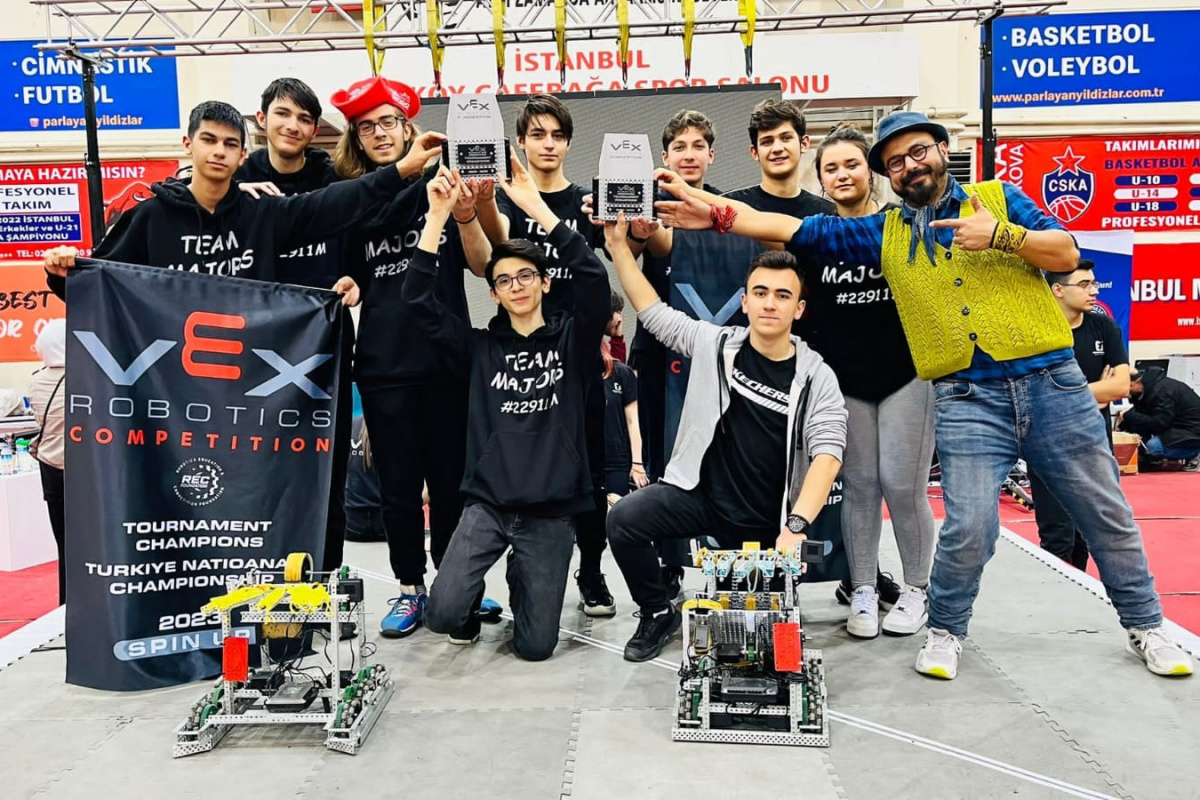 VEX Robotics Competition Türkiye birincisi MBA Okulları Team Majors ekibi oldu