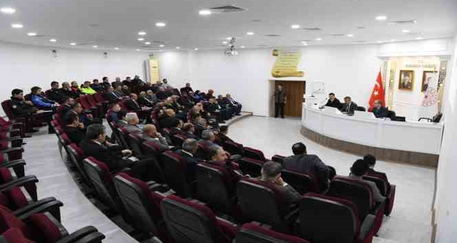 Vali Tuncay Akkoyun, mahalle muhtarlarıyla bir araya geldi