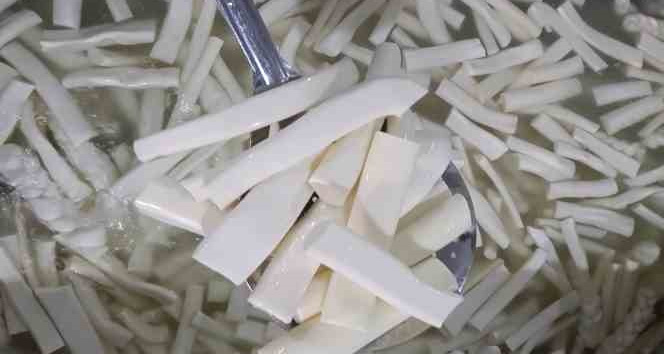 Depremlerin merkezinde üretim devam ediyor: Süt ürünleri birçok kente gönderiliyor