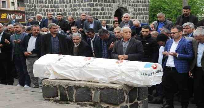 Sakarya’da evinde boğazı kesilmiş halde bulunan Dicle Naz hemşire Cizre’de defnedildi