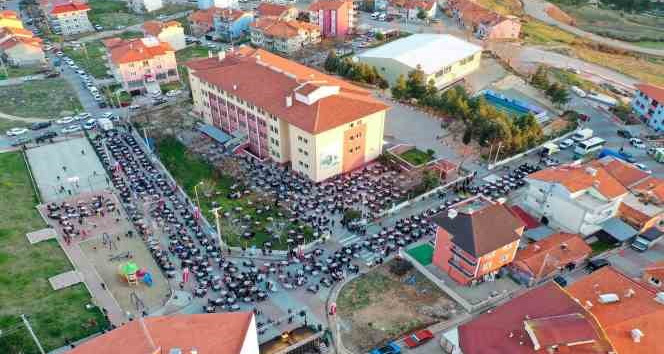 Uşak Belediyesi Ramazan coşkusunu mahallelere taşıyor