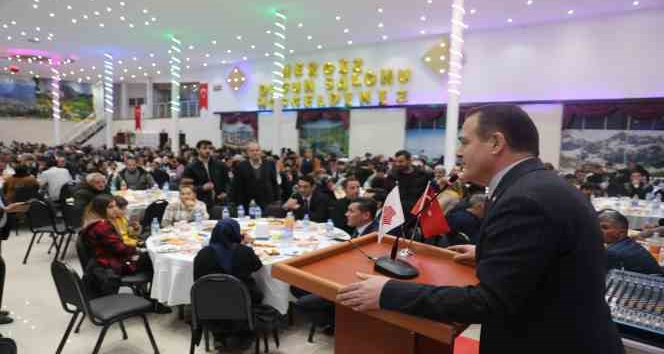 Vali Akbıyık bin kişi ile iftar açtı