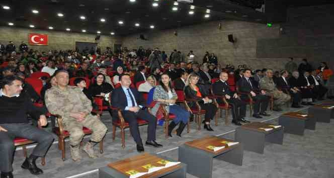 Kars’ta şiirler polisler için okundu