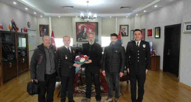 Kars’ta, gazeteciler Polis Haftasını kutladı
