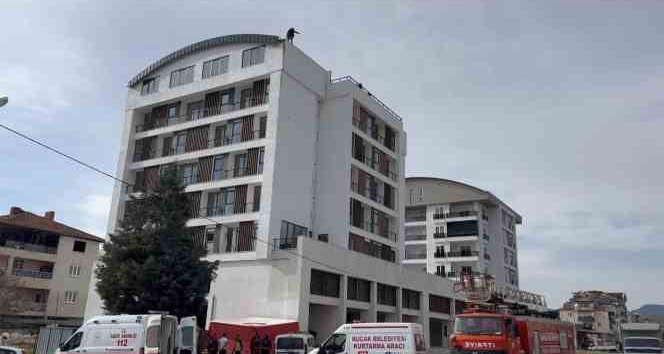 İntiharkolik Hasan sözünde durmadı, 85’inci defa çatıya çıktı