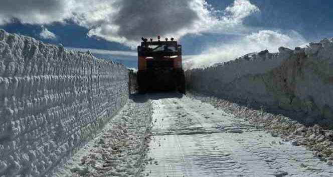 Sınırın sıfır noktasında karla mücadele çalışması