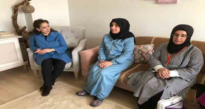 AK Partili Milletvekili adayları kapı kapı dolaşmaya devam ediyor