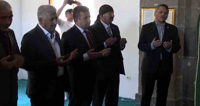 Büyük Birlik Partisi seçim çalışmalarına türbe ziyareti ile başladı