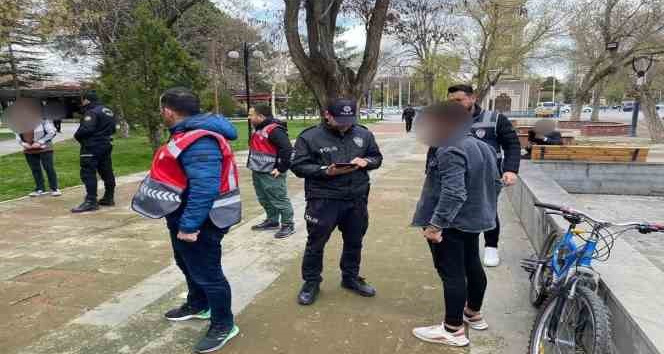Okul önlerinde polis denetimi
