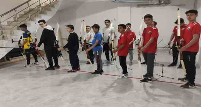 Karaman’da okçular il birinciliği yarışması yapıldı