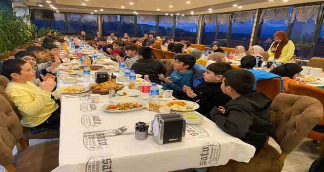 Kur’an-ı Kerim okumayı öğrenen öğrencilere iftar programı düzenlendi