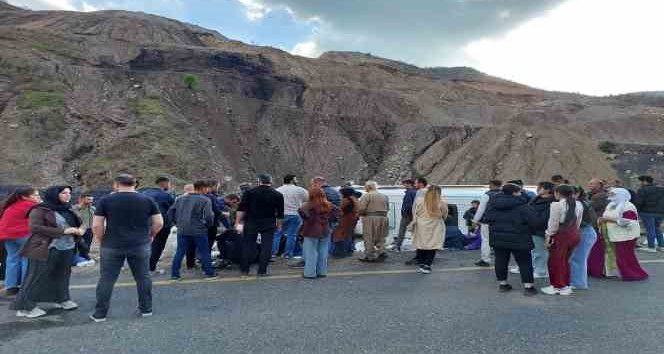 Şırnak’ta yolcu minibüsü devrildi: 8 yaralı