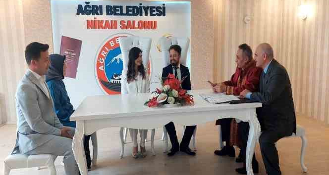 Ağrı Belediye Başkanı Karadoğan, ilk defa nikah kıydı