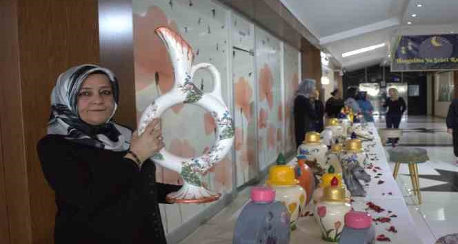 Depremzedeler el ürünlerini sergiledi