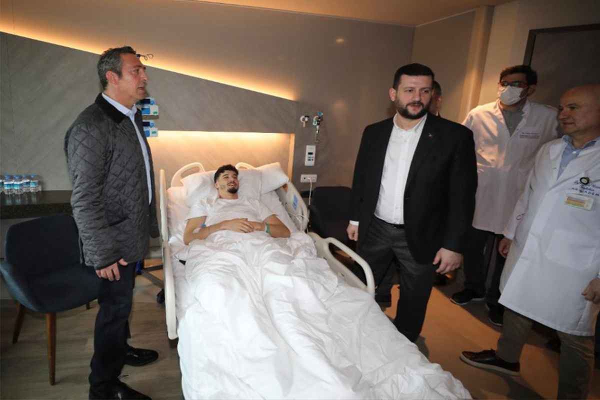 Başkan Ali Koç ve yöneticilerden Altay Bayındır’a hastanede ziyaret