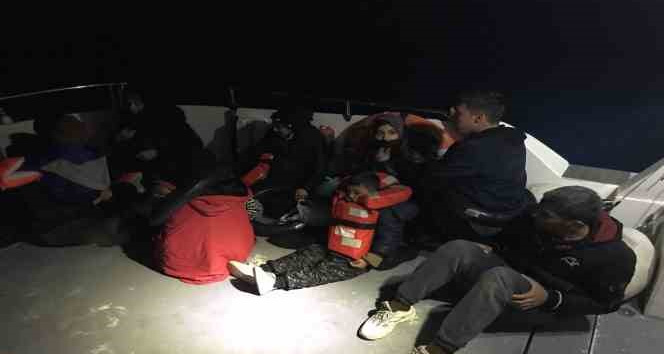 Ayvacık açıklarında sürüklenen 10 kaçak göçmen kurtarıldı