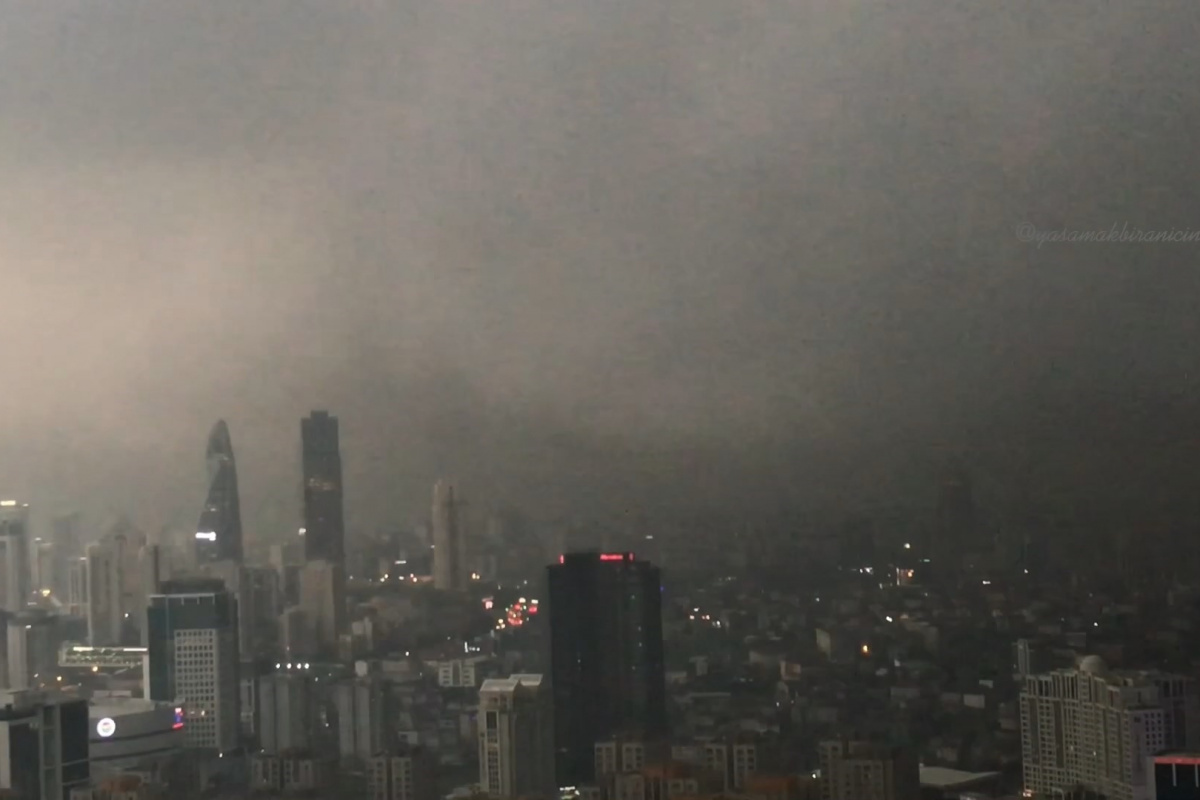 İstanbul’u bir anda bulutlar kapladı, sağanak yağış etkili oldu