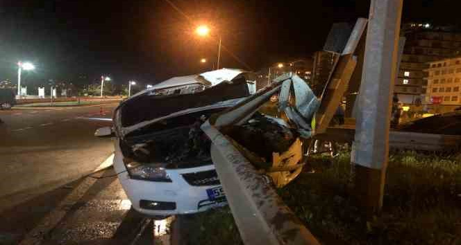 Rize’de feci kazada sürücüler burnu bile kanamadan kurtuldu