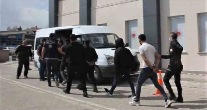 Erzincan’da çeşitli suçlardan aranan 35 kişi yakalandı, 8 kişi gözaltına alındı