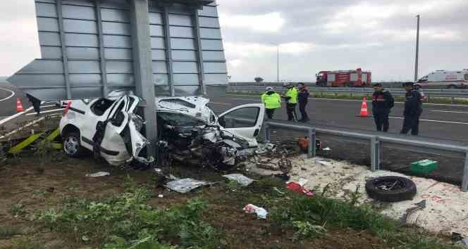 Çanakkale’de feci kaza: Anne ile oğlu hayatını kaybetti, baba ağır yaralı