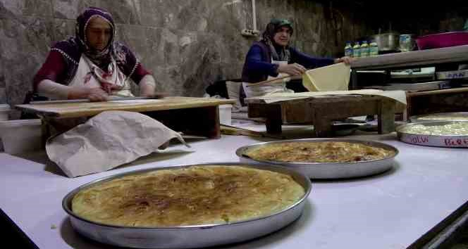 Oklavalar Ramazan tatlısı ve su böreği için dönüyor