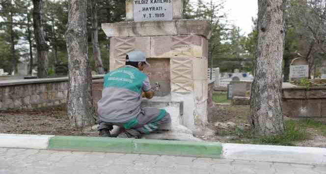 Mezarlıklarda bayram mesaisi