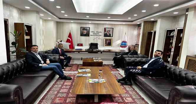 Vali’den Başkan Karadoğan’a tebrik ziyareti