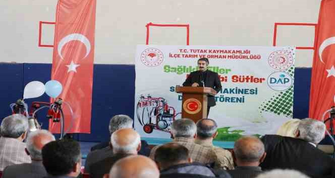 Tutak’ta süt sağım makinesi dağıtımı
