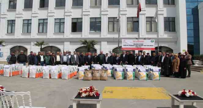 Yalova’da çiftçilere ayçiçeği tohumu dağıtıldı
