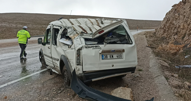 Yağmurla kayganlaşan yol kazaya neden oldu, 5 yaralı