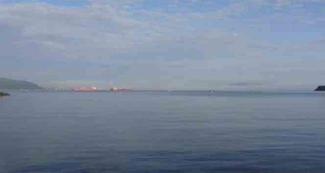 Çanakkale Boğazı sisin etkisini kaybetmesi ile transit gemi geçişlerine açıldı