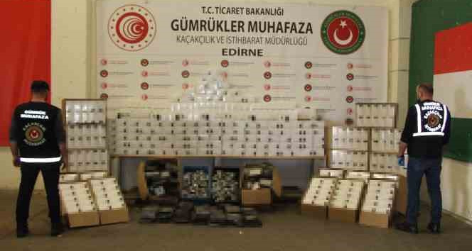 Kapıkule’den giriş yapan tırda milyonlarca kaçak malzeme ele geçirildi