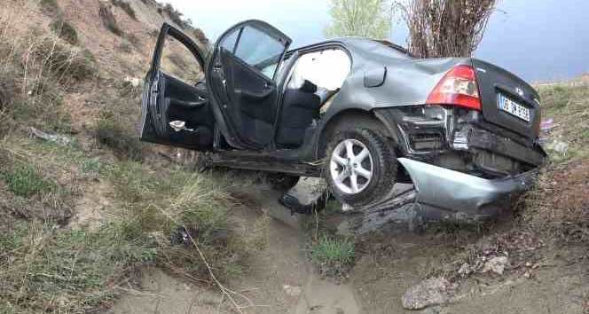 Kuvvetli sağanak kaza getirdi, otomobil takla attı: 3 kişi yaralandı