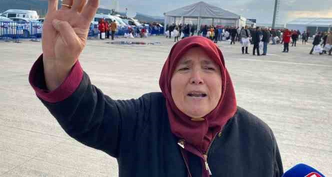 Yaşlı kadının Erdoğan sevgisi renkli görüntülere sahne oldu