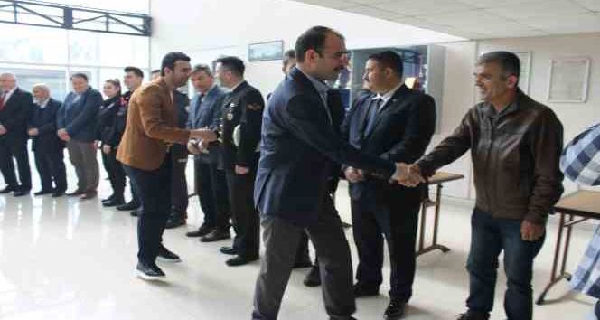 Biga protokolü depremzede aileler ve vatandaşlarla bayramlaştı